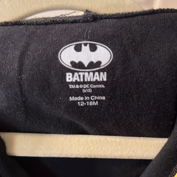 🦇 Batman zip up onesie with cape 🦇 - Picture 4 of 5